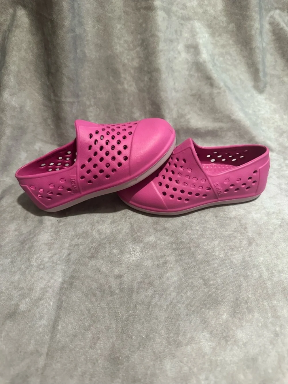 Toms lightweight slip